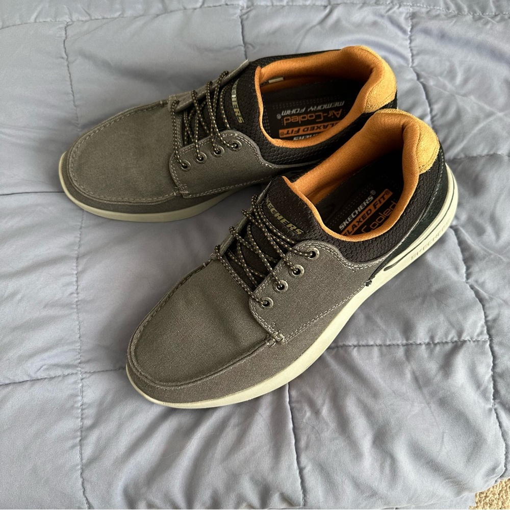 Men's Gray and Black Casual Shoes